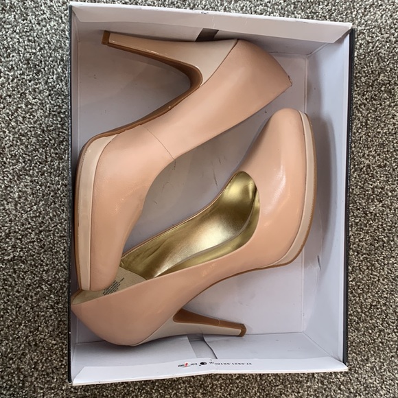Nine West Nude Pumps - Picture 6 of 8